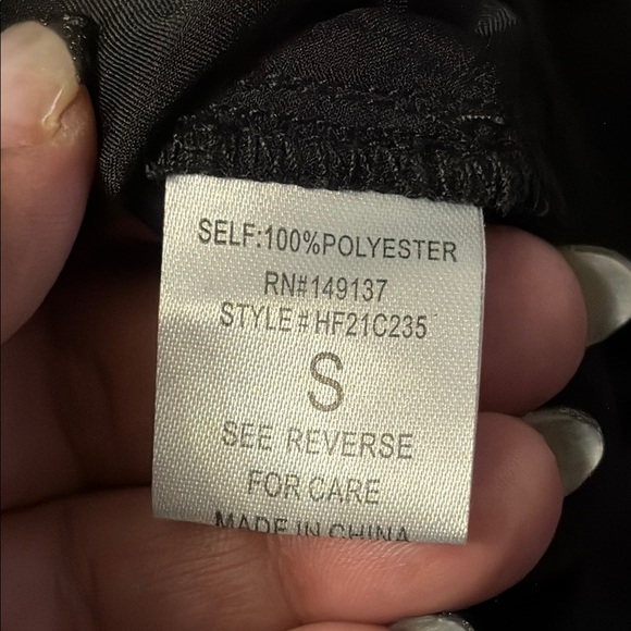 Yaya & co Black Off-Shoulder crop top Blouse, elastic cuffs, size small - Picture 3 of 8